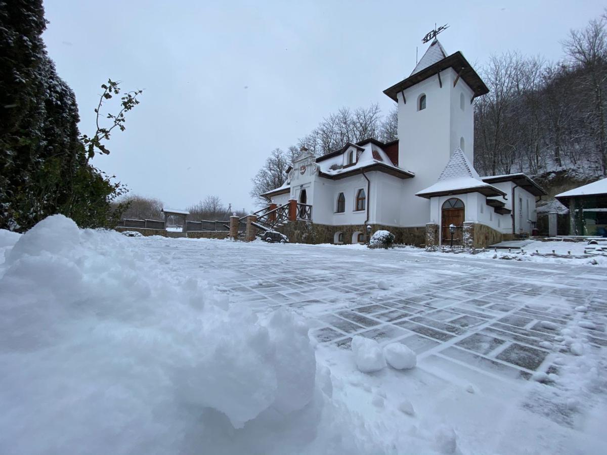 Готельний Комплекс Трапезна Subbotiv Exteriör bild